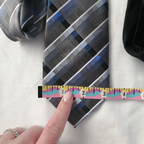 3 Tie Bundle 100% Silk Men's Ties Calvin Klein and Protocol Black, Silver, Blue - Picture 11 of 15